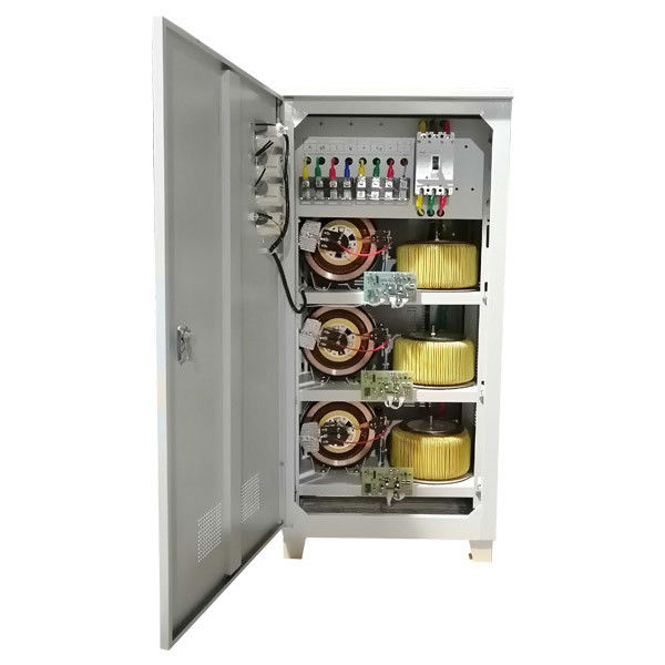 El CE aprobó la fase industrial 380V 60KVA del estabilizador 3 del voltaje con los metros análogos