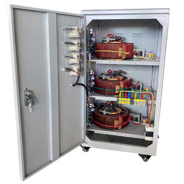 Estabilizador trifásico servo del voltaje de AC Metallic Type Automatic del fabricante de la CA del motor TNS-20KVA